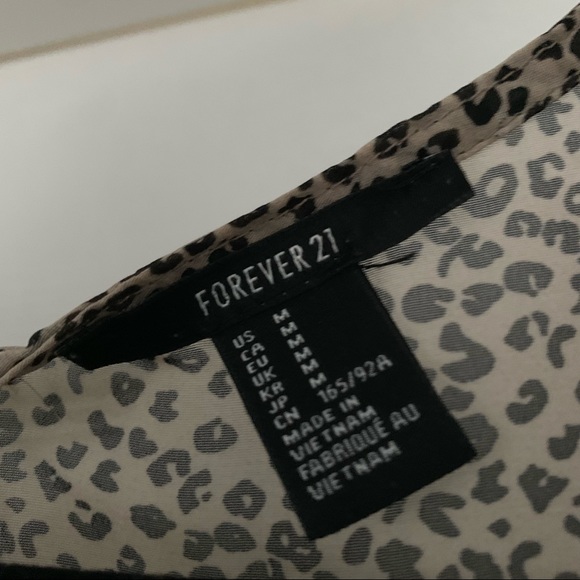 F21 Leopard Print Chiffon Top - Picture 2 of 4